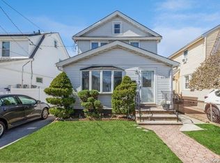 8628 259th St, Floral Park, NY 11001