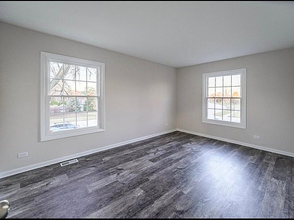 4th image of 723 Wellington Ave #723