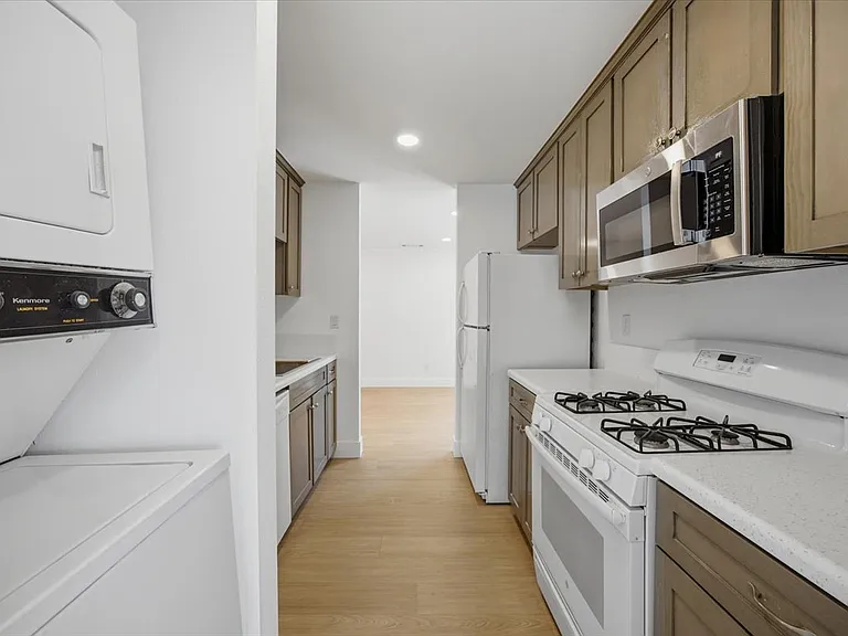 1040 W 165th Pl #1 — Photo 13