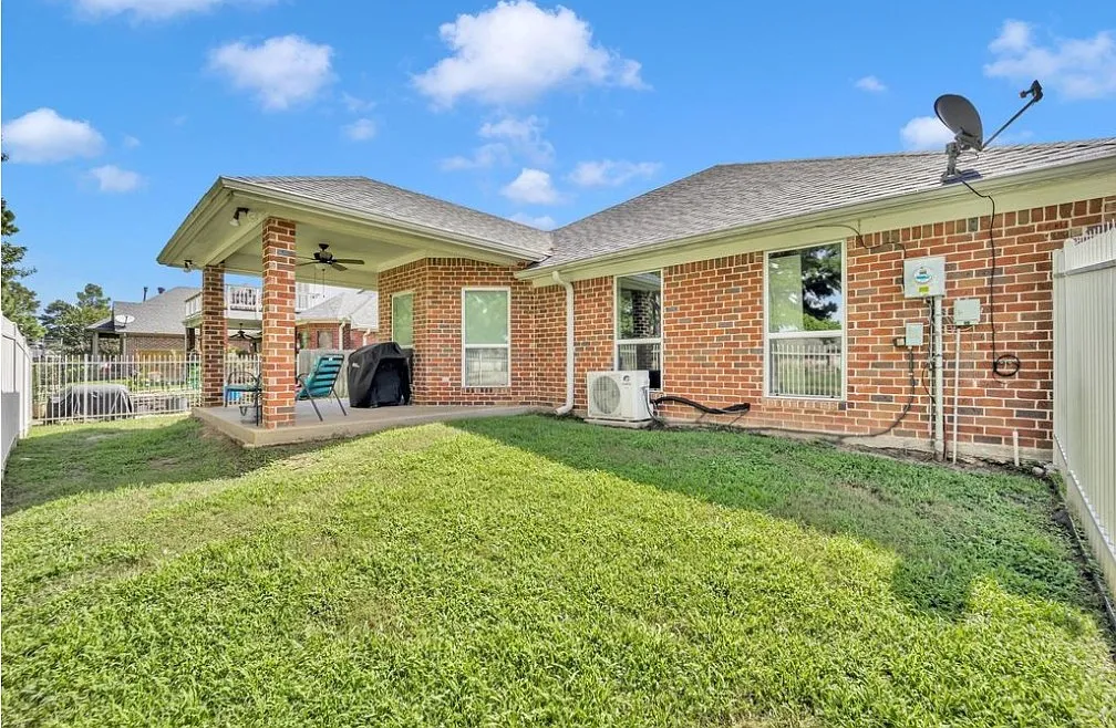 3401 Gladstone Way — Photo 3