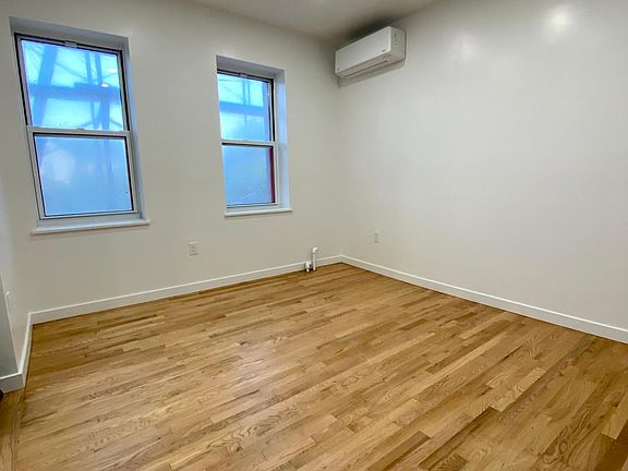 3rd image of 41 Saint Stephens Pl #2