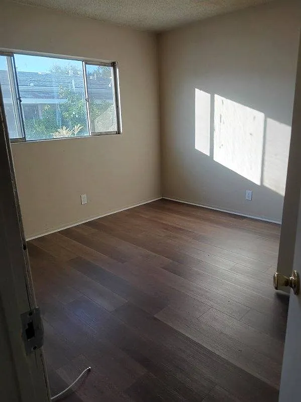 2 bed, 1.5 bath, 700 sqft, $2,000 — Photo 3