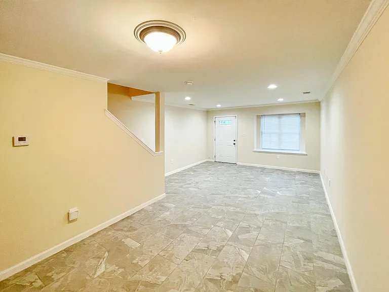 11 Clarion Ln — Photo 2