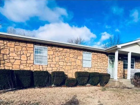 903 Cedarcrest Dr, Vine Grove, KY 40175