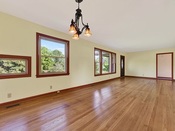 5th image of 410 Sherwood Dr