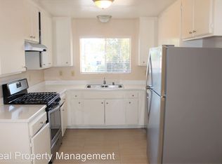 181 Stonyhurst Ct APT C, Vista, CA 92084