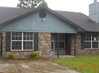 617 Honey Creek Ln, Hinesville, GA 31313