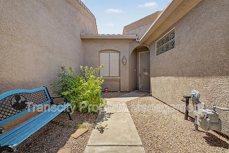 2 bed, 2.0 bath, 1206 sqft, $2,295 — Photo 2