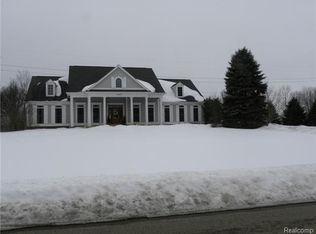 5565 Birch Grove Ln, Clarkston, MI 48348