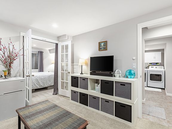 4th image of 568 Longfellow Ln