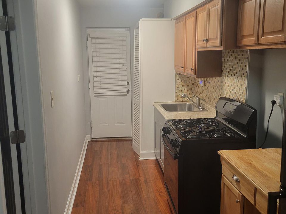2nd image of 1731 Holbrook St NE APT B