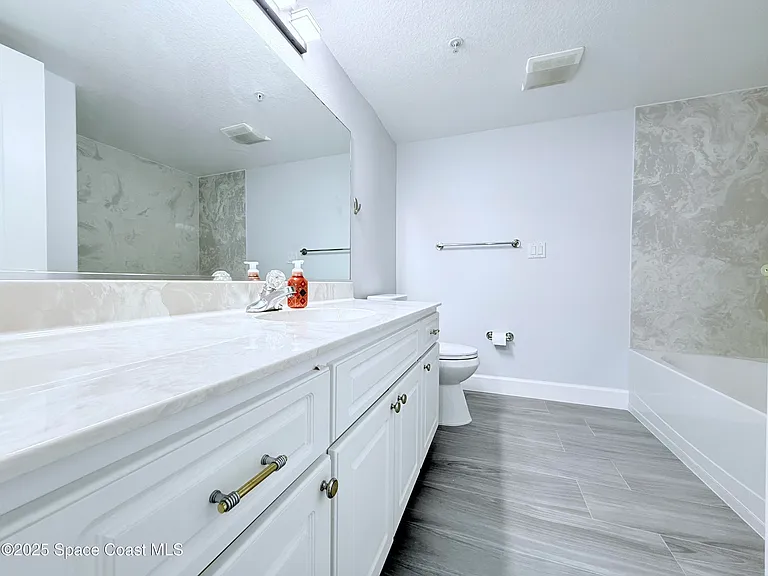 8922 Laguna Ln #201 — Photo 29