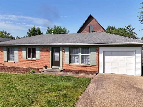 835 Cherrywood Dr, Radcliff, KY 40160