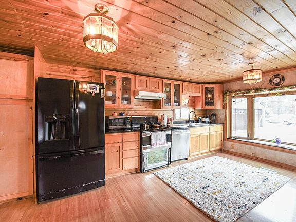3rd image of 14104 White Pine Dr