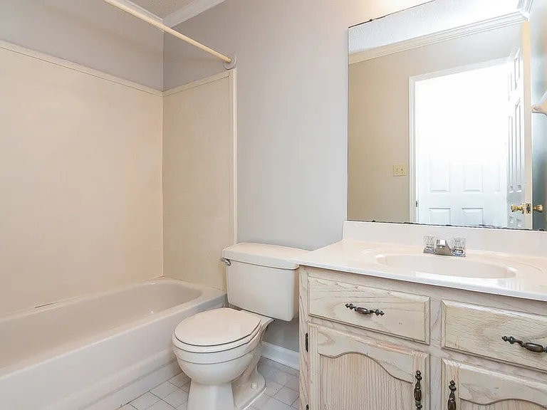 2214 Lake Hill Ct — Photo 13