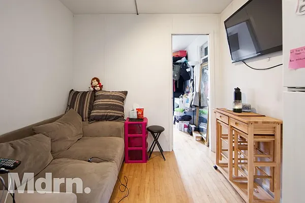 Rented by Mdrn Residential | media 35