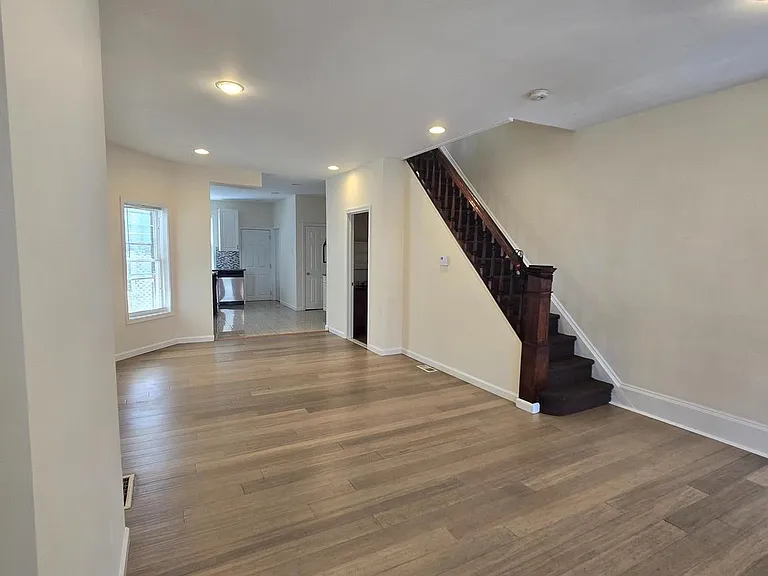 5630 Addison St — Photo 5