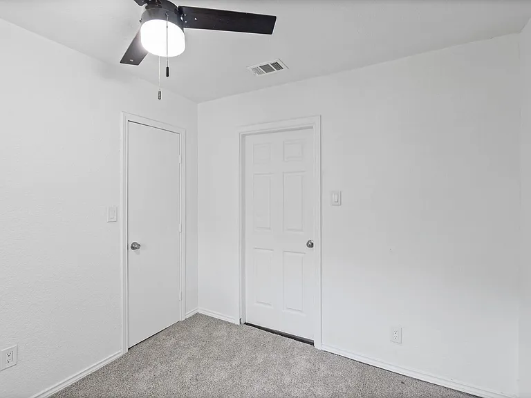 2515 Yeager St — Photo 6