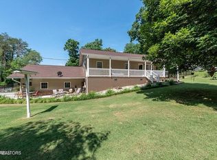 1015 Wilderness Rd, Friendsville, TN 37737