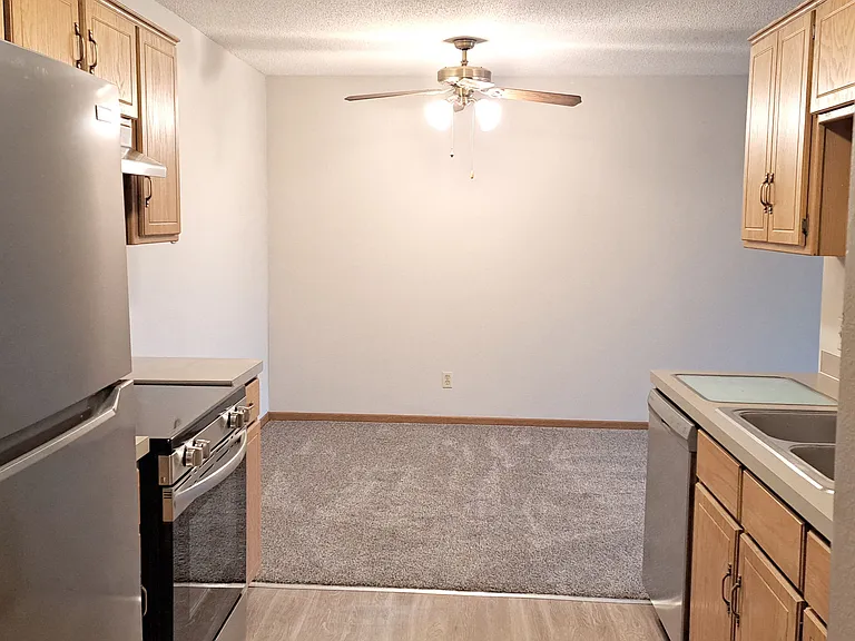 River Ridge Apartments — Photo 2