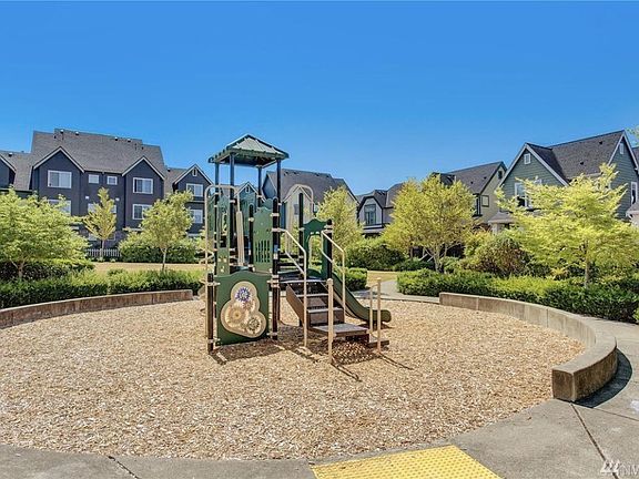4th image of 878 4th Ave NE