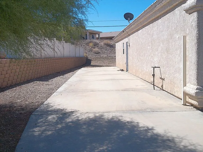 2892 Daytona Ave — Photo 27