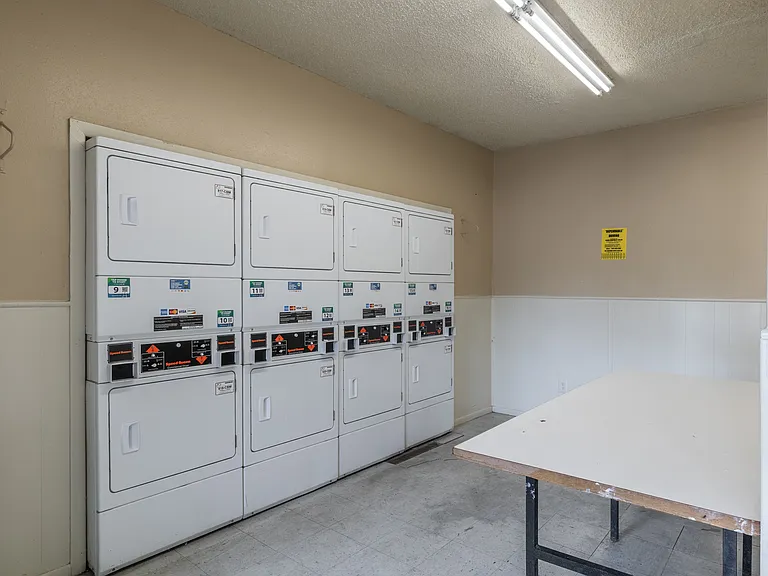 Doral Club Apartments — Photo 22
