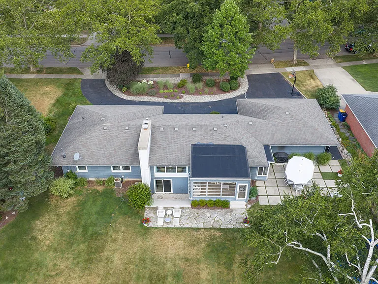 1949 Meadowfield Dr NE — Photo 54