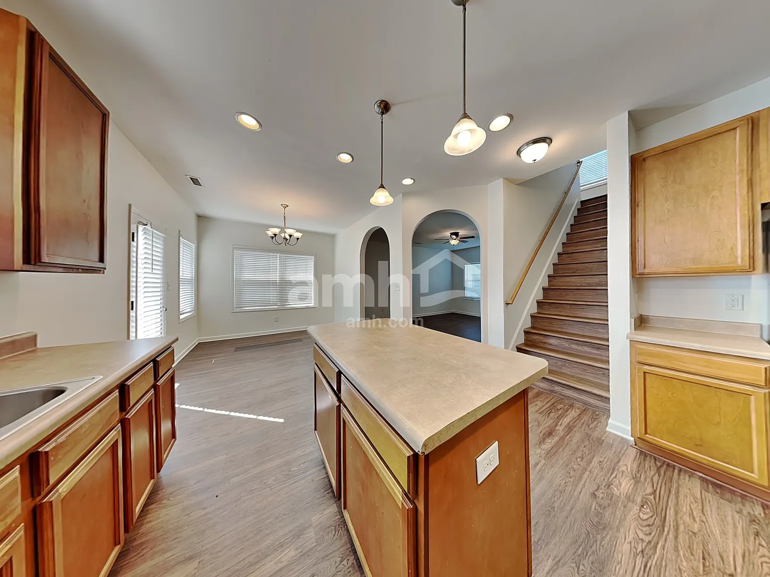 3 bed, 2.5 bath, 1520 sqft, $1,920 — Photo 3