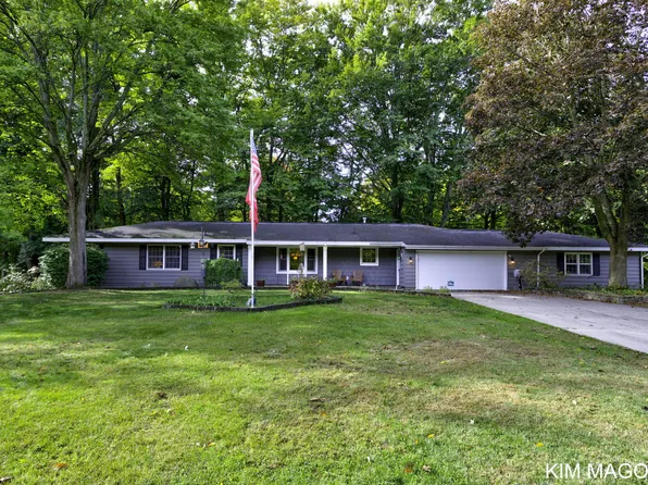 6476 Spruce Ln, Holland, MI 49423