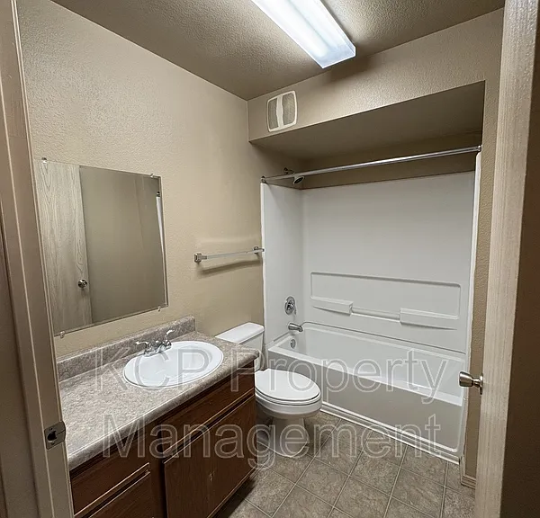 Huntington Chase Apartments — Photo 8