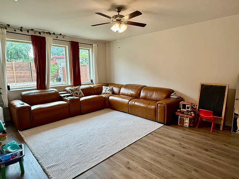 4013 Silver Chute Ave — Photo 10
