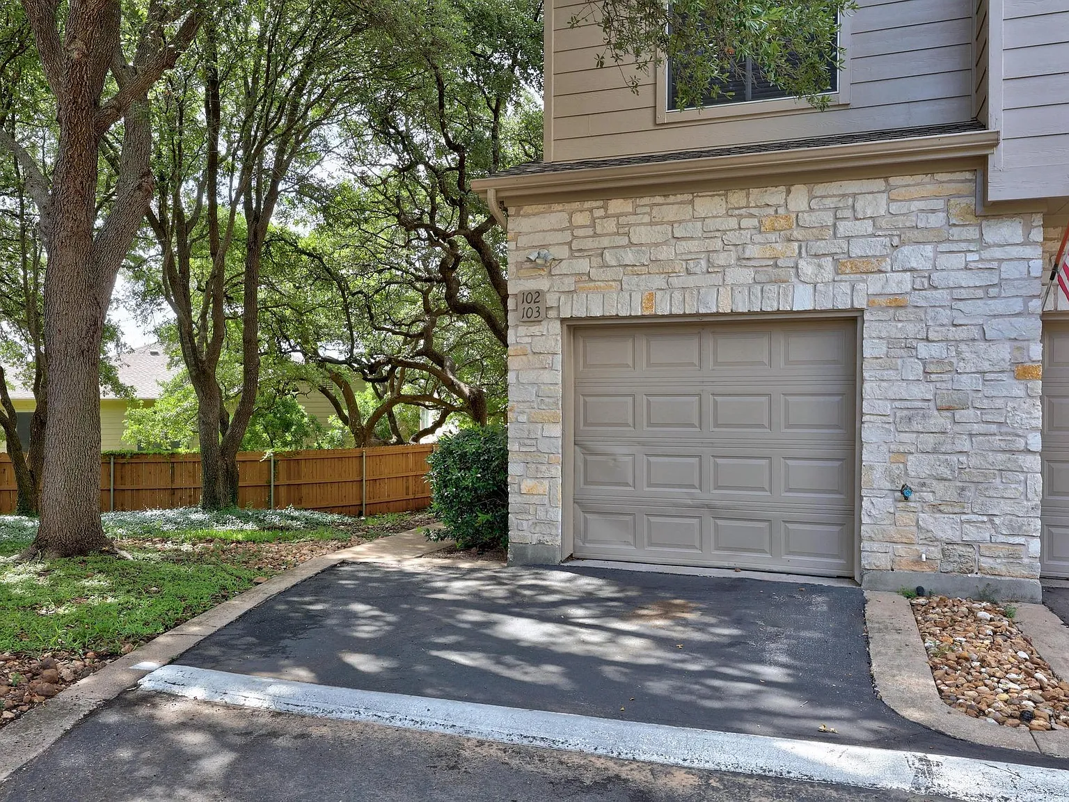 2 bed, 2.0 bath, 1257 sqft, $1,800 — Photo 2