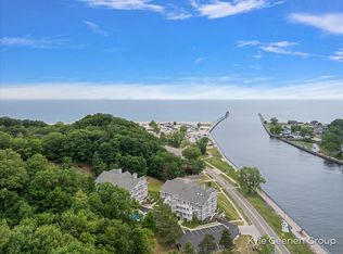 810 S Harbor Dr UNIT 20, Grand Haven, MI 49417