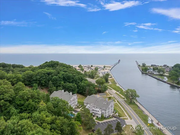 810 S Harbor Dr Unit 20, Grand Haven, MI 49417