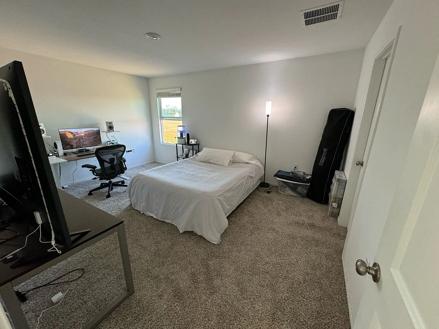 4 bed, 2.5 bath, 2003 sqft, $750 — Photo 3