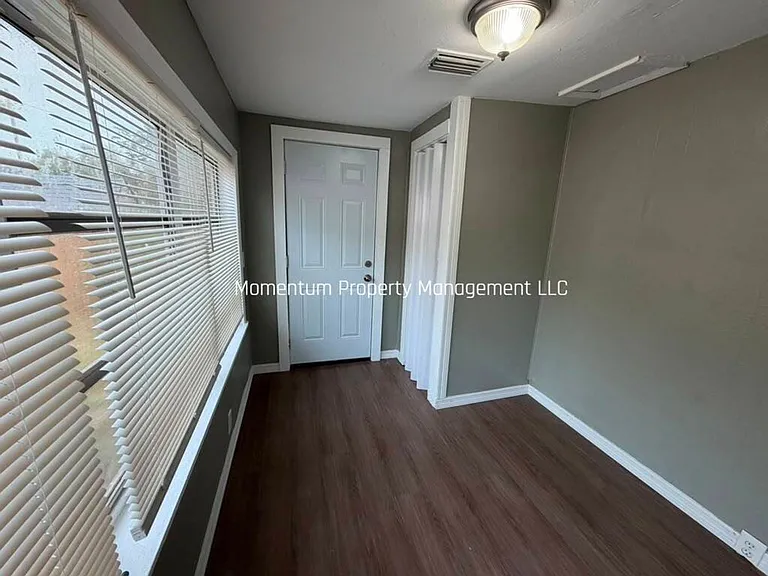 2112 E Bird St — Photo 8
