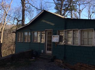132 Lakeshore Dr S, Mountain Park, GA 30075