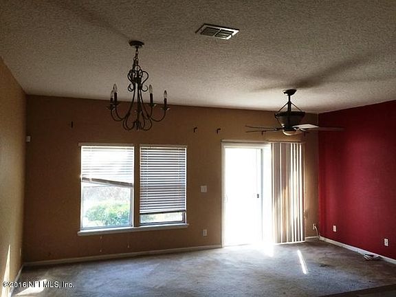 LIVING & DINING ROOM COMBO
