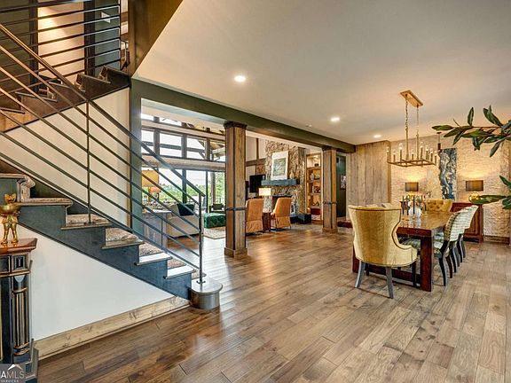 3rd image of 312 Charles Rd