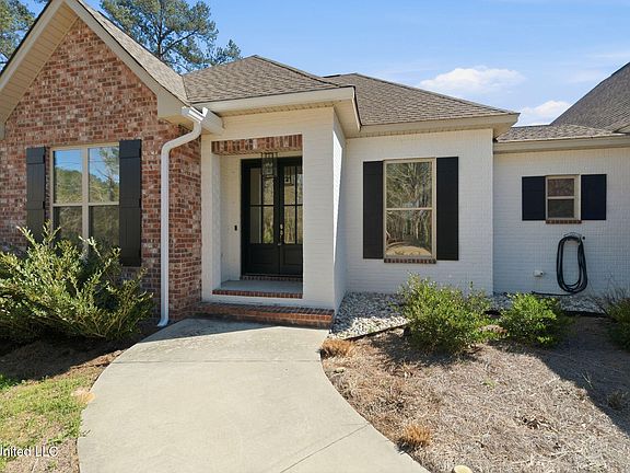 5th image of 210 W Black Creek Rd