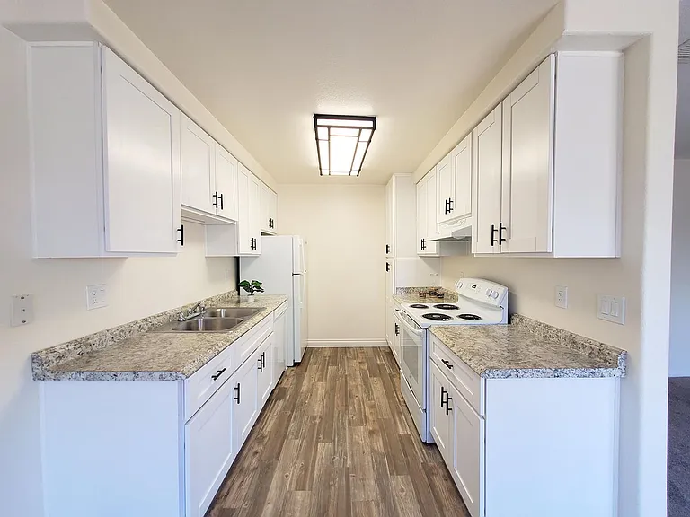 Palm Villas Apartments — Photo 11