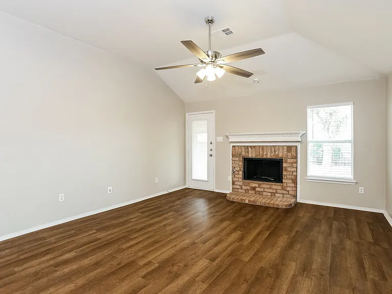 236 Starlight Dr — Photo 4