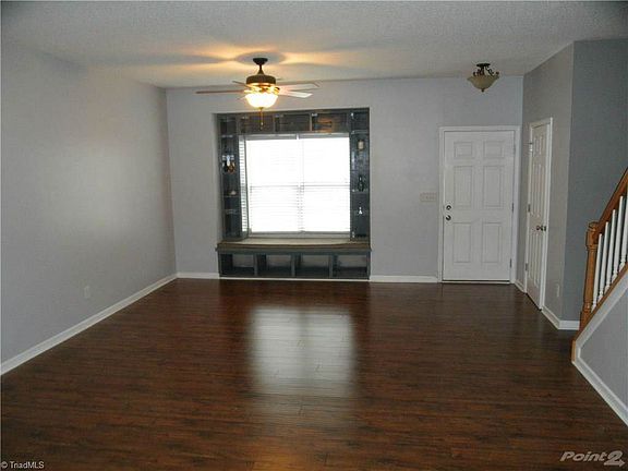 1008-livingroom2