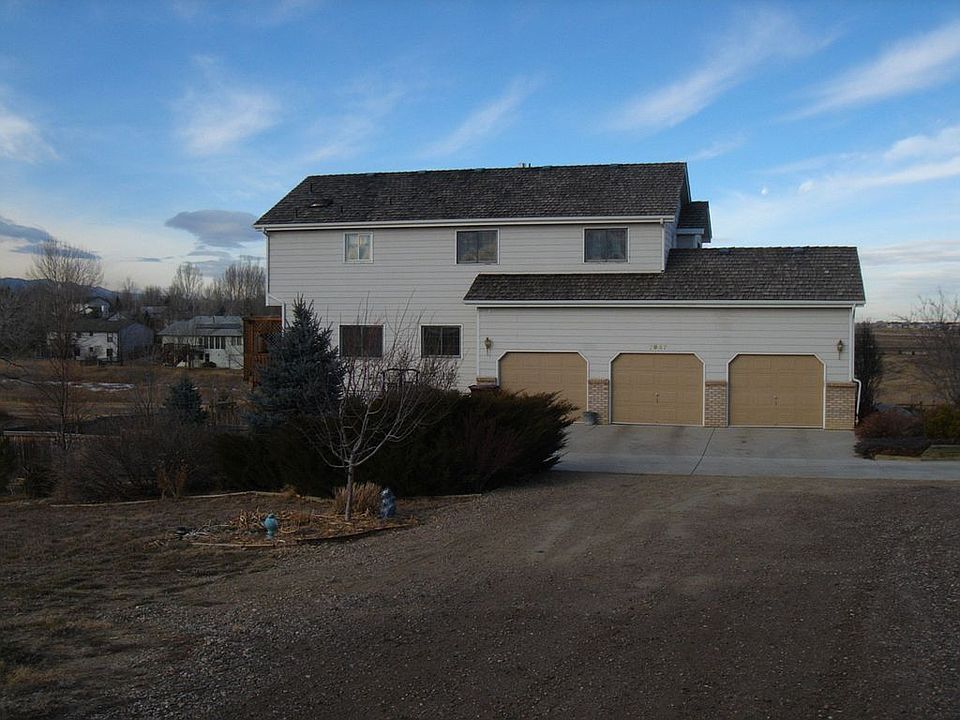 This is the view coming in from the street down the driveway.