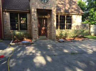 220 Zinnia St, Lake Jackson, TX 77566