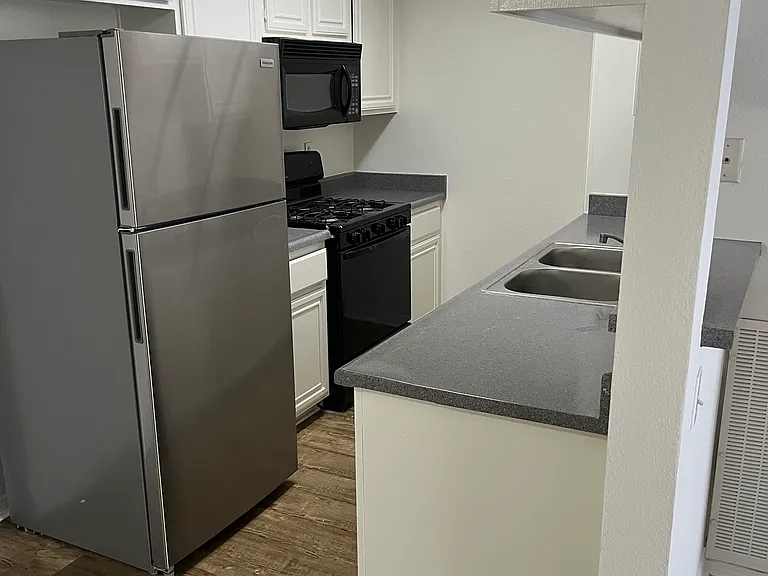5712 Camellia Ave #103 — Photo 3