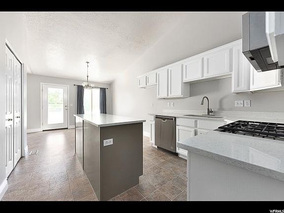 3rd image of 4647 W Harvey Blvd