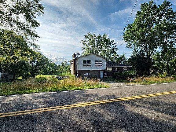 3rd image of 6060 Lakewood Rd