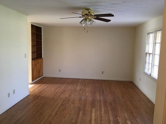 5th image of 1111 Skyline Dr